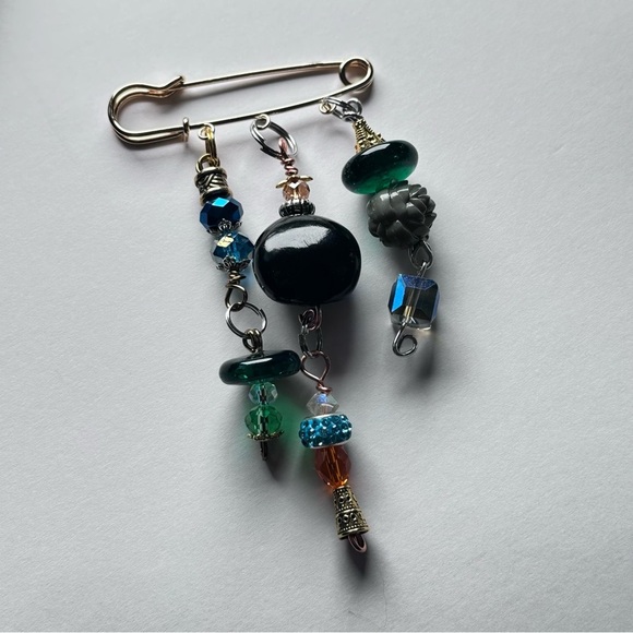 Brooch | Hand Crafted | Glass Beaded |  Pin Artisan Multicolor Wire-Wrapped OOAK - Picture 9 of 10